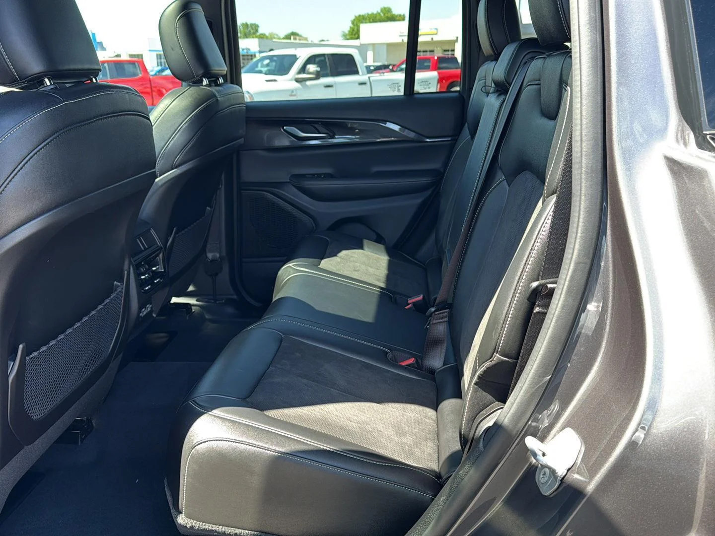 Used 2023 Baltic Gray Metallic Clearcoat Jeep Altitude image 12
