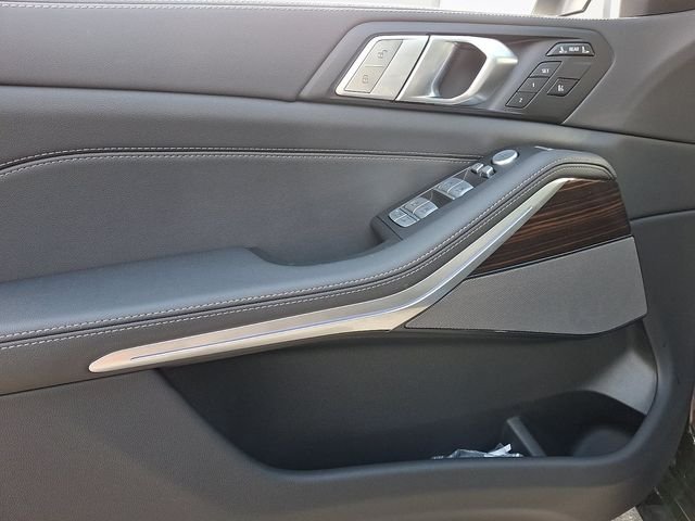 New 2026 Black Sapphire Metallic BMW xDrive40i image 10