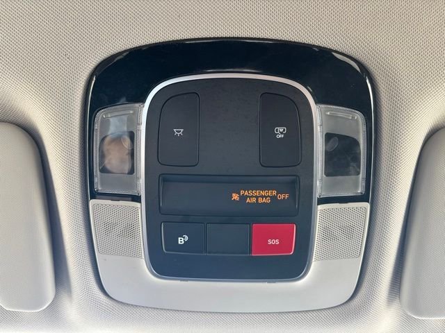 Used 2025 Phantom Black Hyundai SEL image 30
