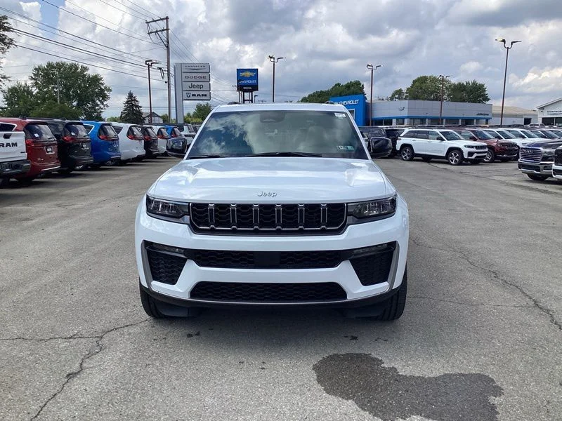 New 2026 Bright White Clear-Coat Exterior Paint Jeep Limited image 2