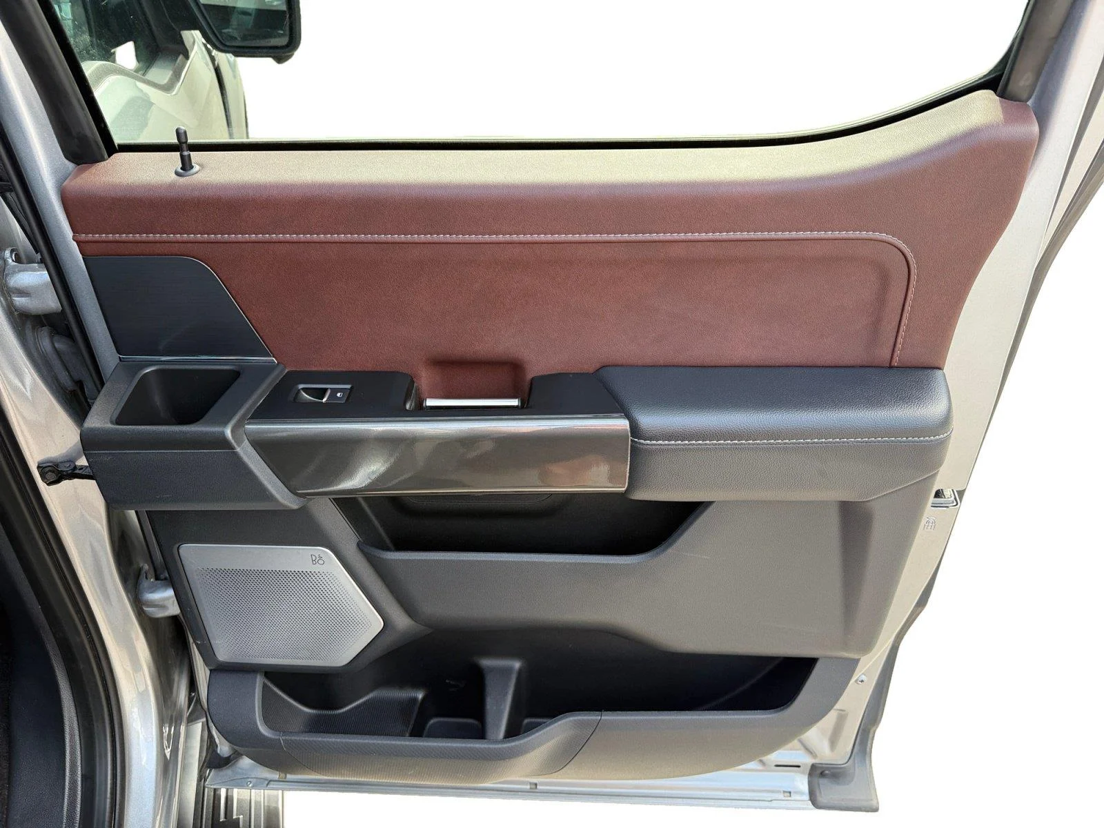 Used 2023 Iconic Silver Ford LARIAT image 24