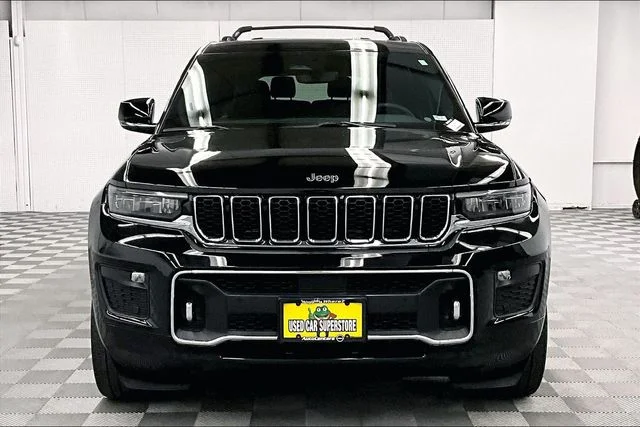 Used 2023 Diamond Black Crystal Pearlcoat Jeep Overland image 4