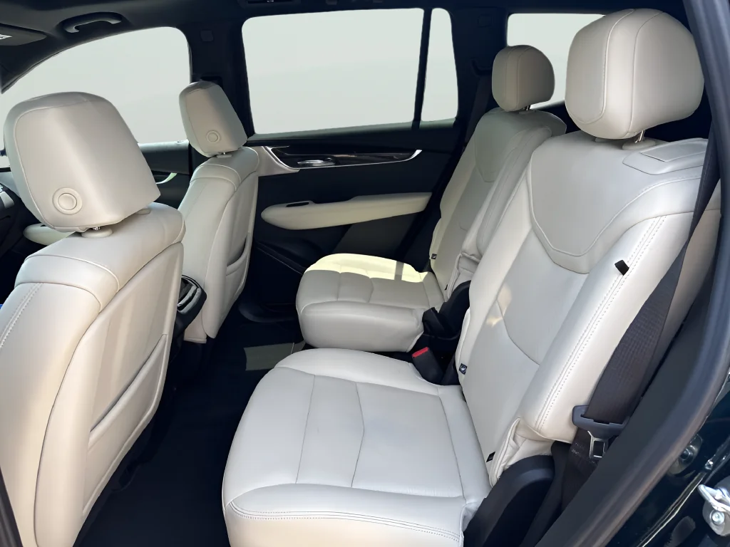 Used 2025 Green Cadillac Sport image 31
