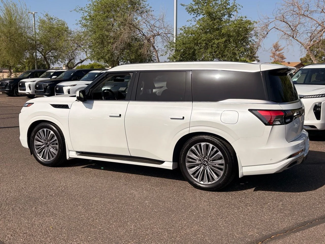 Certified Used 2026 Radiant White INFINITI Luxe image 4