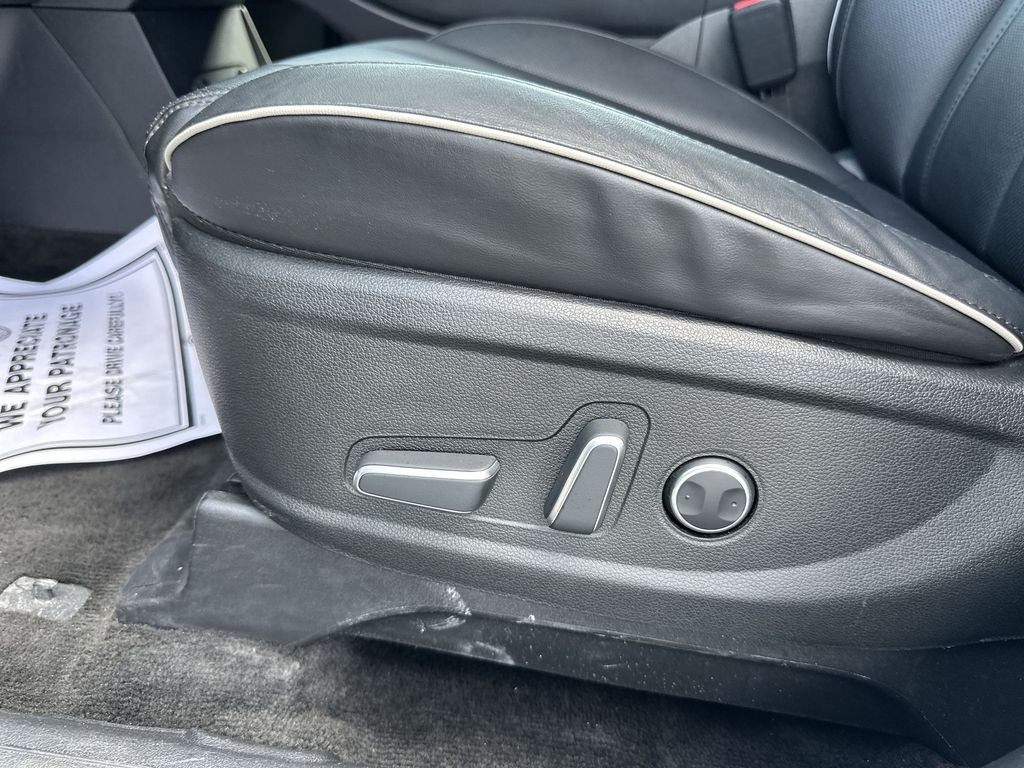 Used 2025 Silver Hyundai SEL image 18