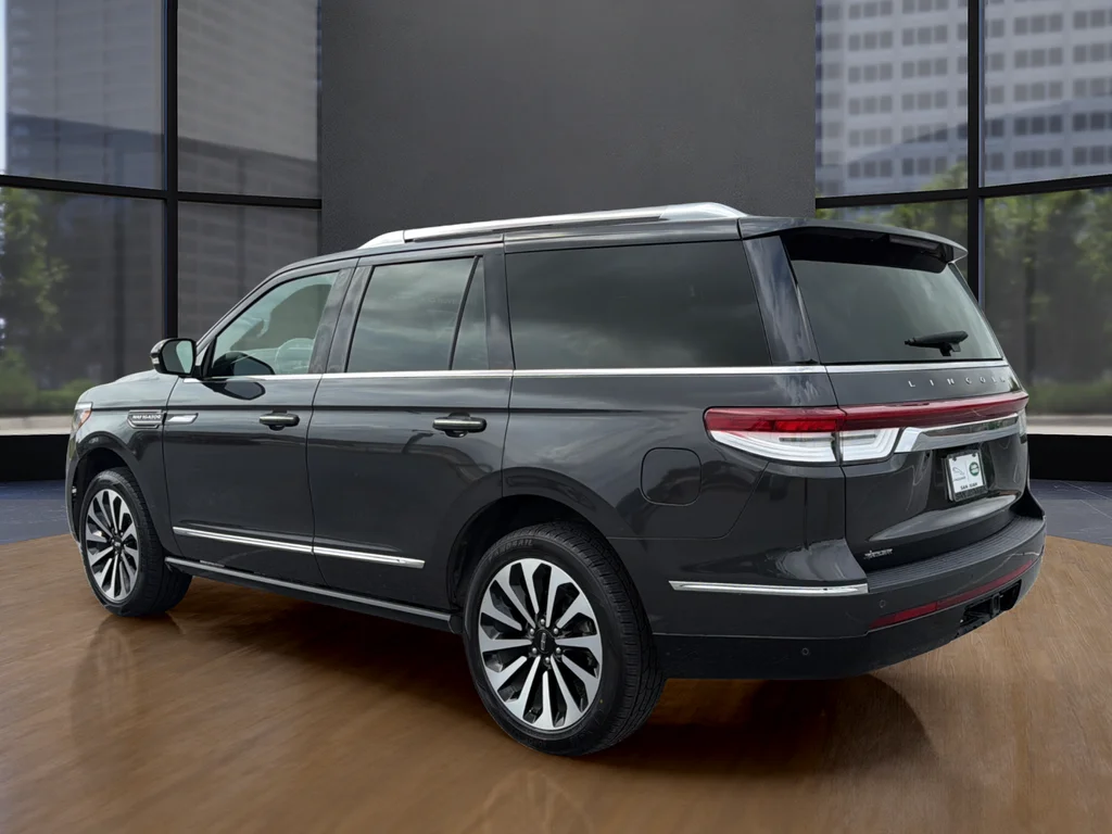 Used 2023 Gray Lincoln Reserve image 14