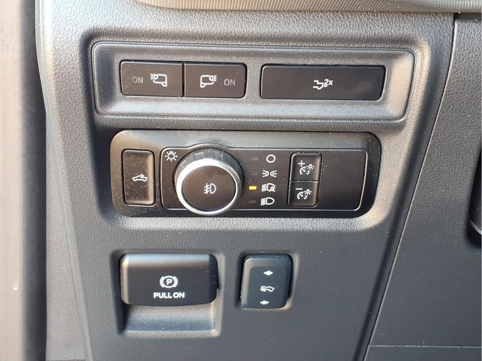 Used 2024 White Ford LARIAT image 17