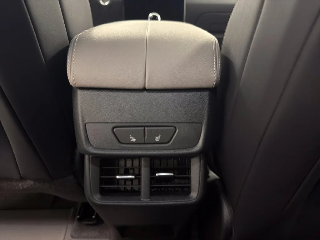 New 2027 Summit White GMC Elevation image 13