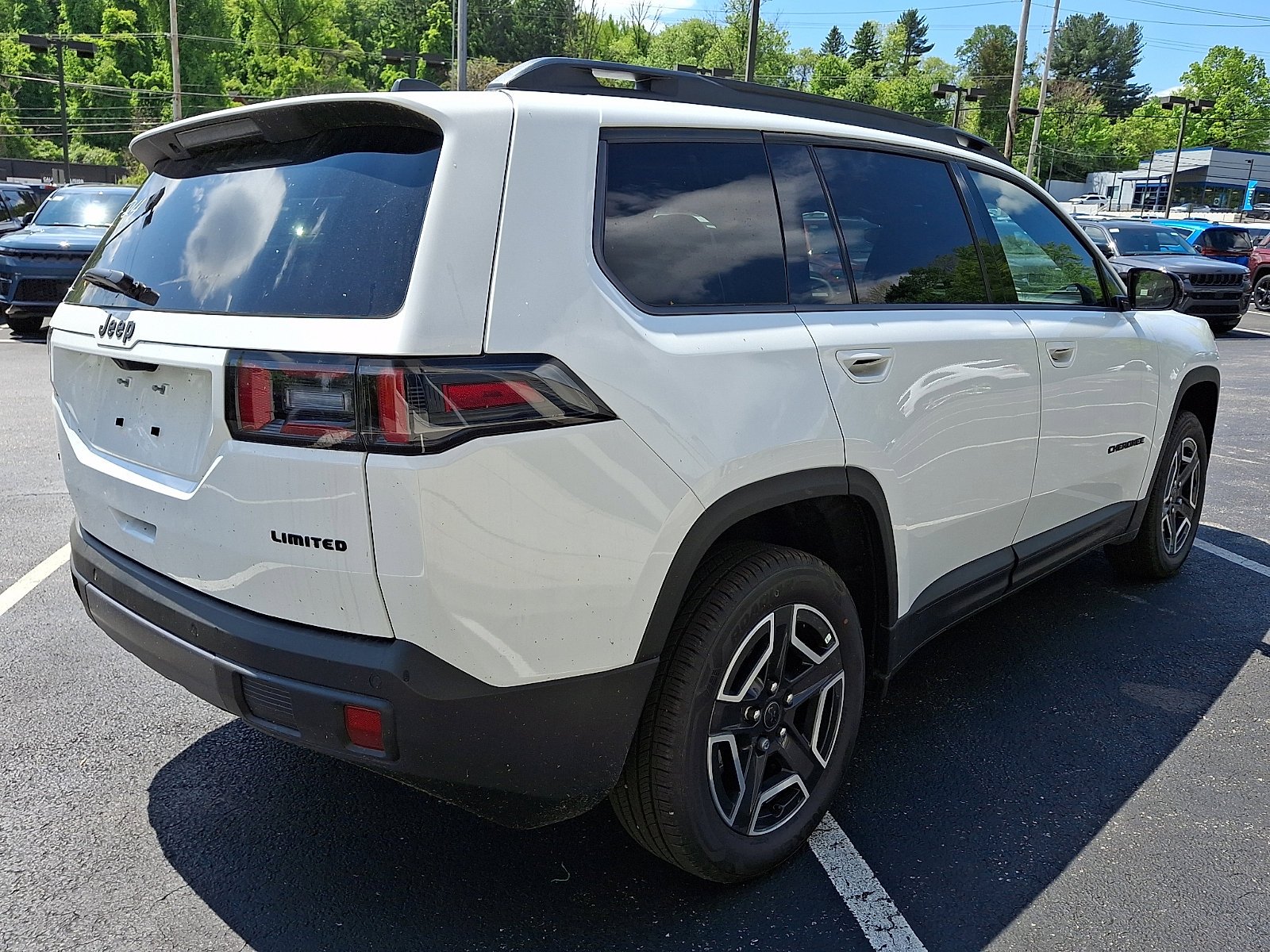 New 2026 Bright White Clear-Coat Exterior Paint Jeep Limited image 3