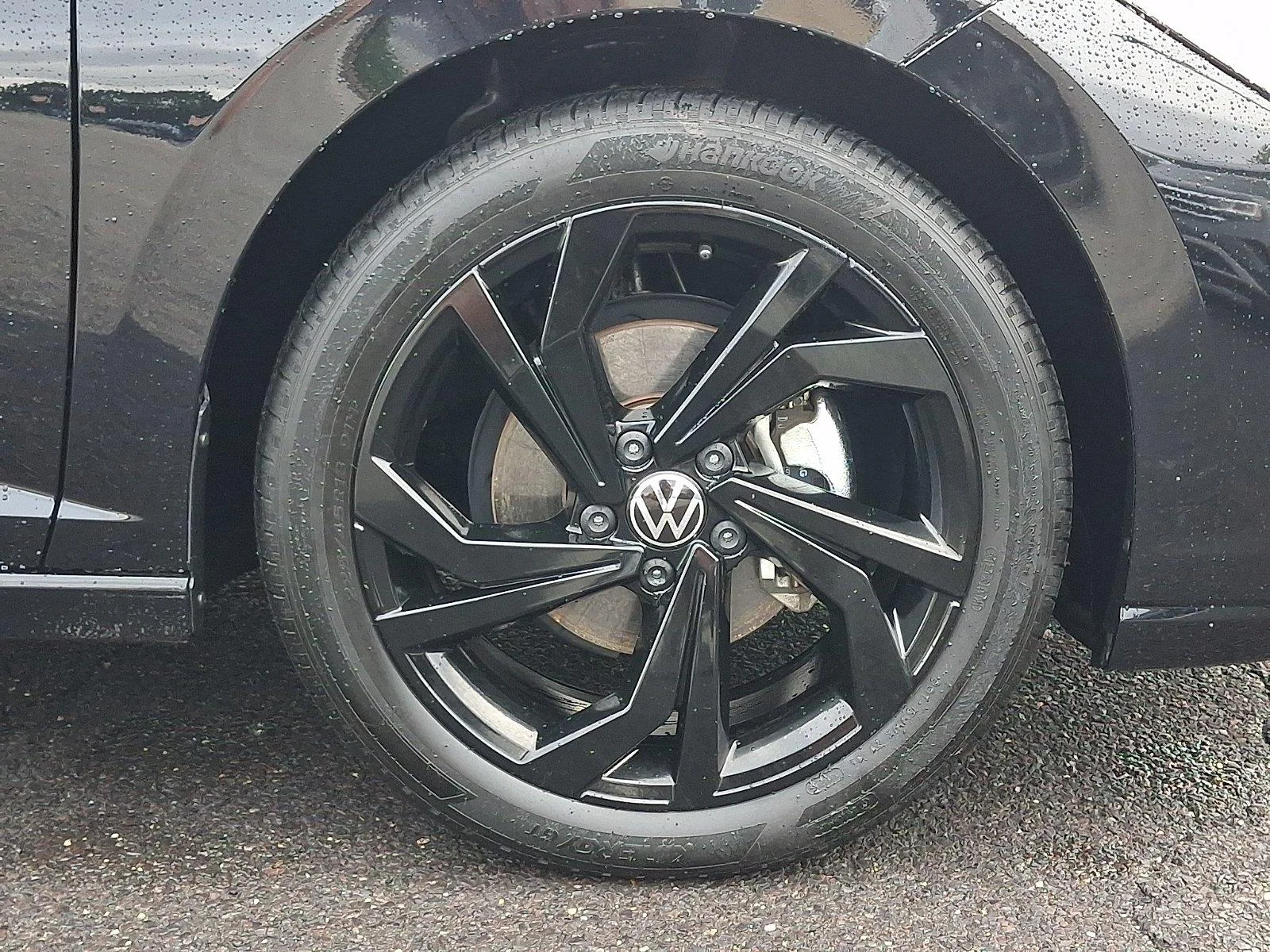 Used 2026  Volkswagen SE image 8