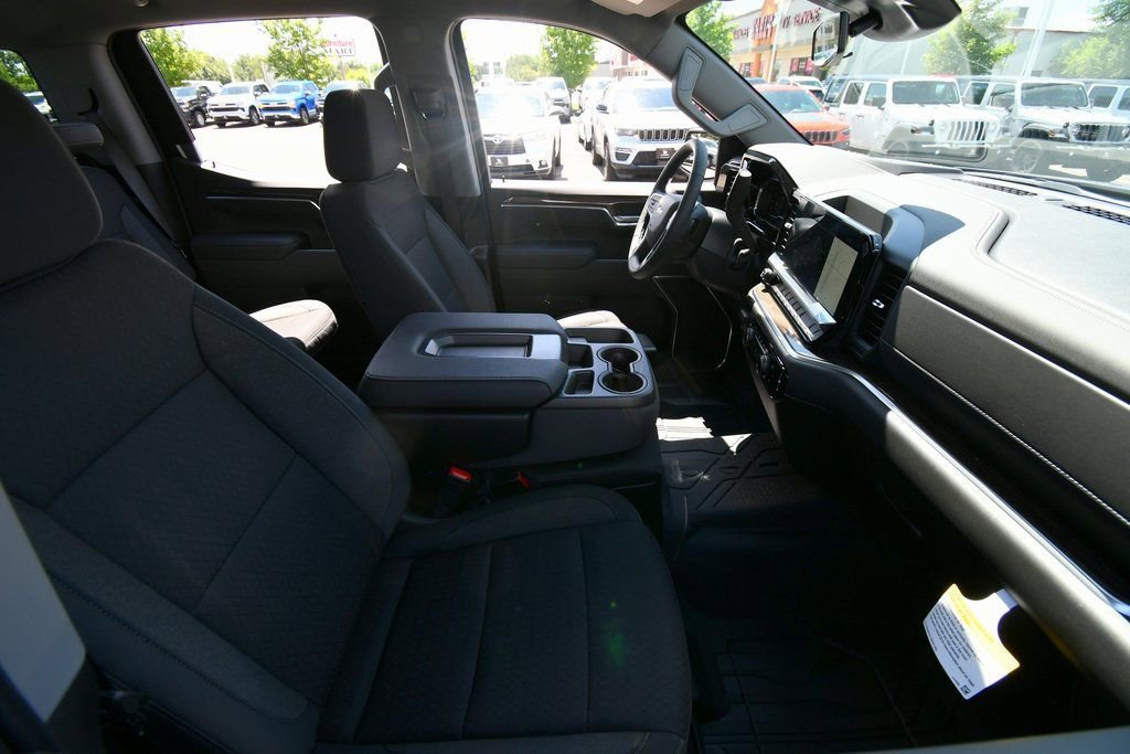 2025 Chevrolet Silverado 1500 LT - Photo 11