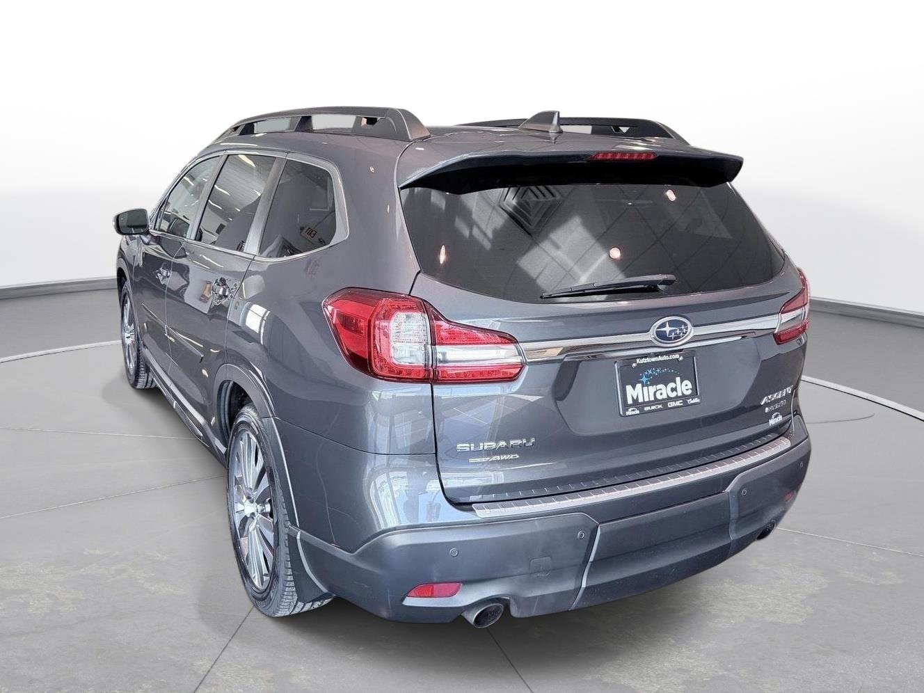 Used 2020 Magnetite Gray Metallic Subaru Limited image 4