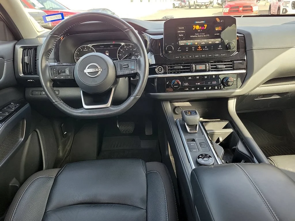 Used 2022  Nissan SL image 17
