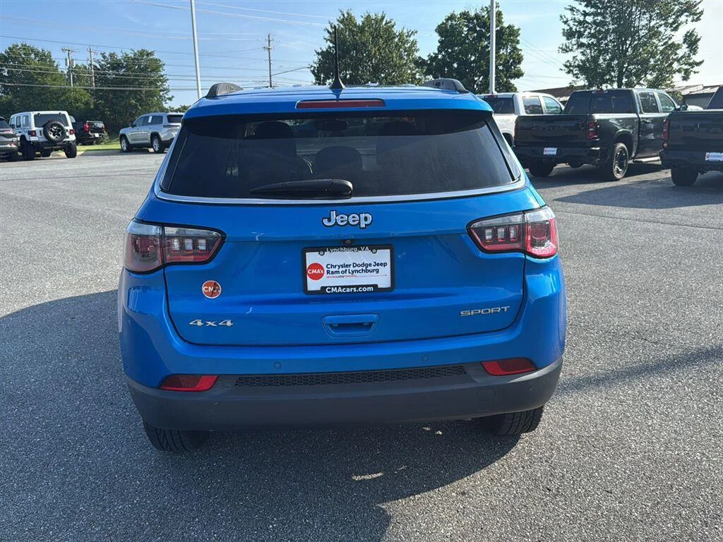 Used 2020 Laser Blue Pearlcoat Jeep Sport image 4