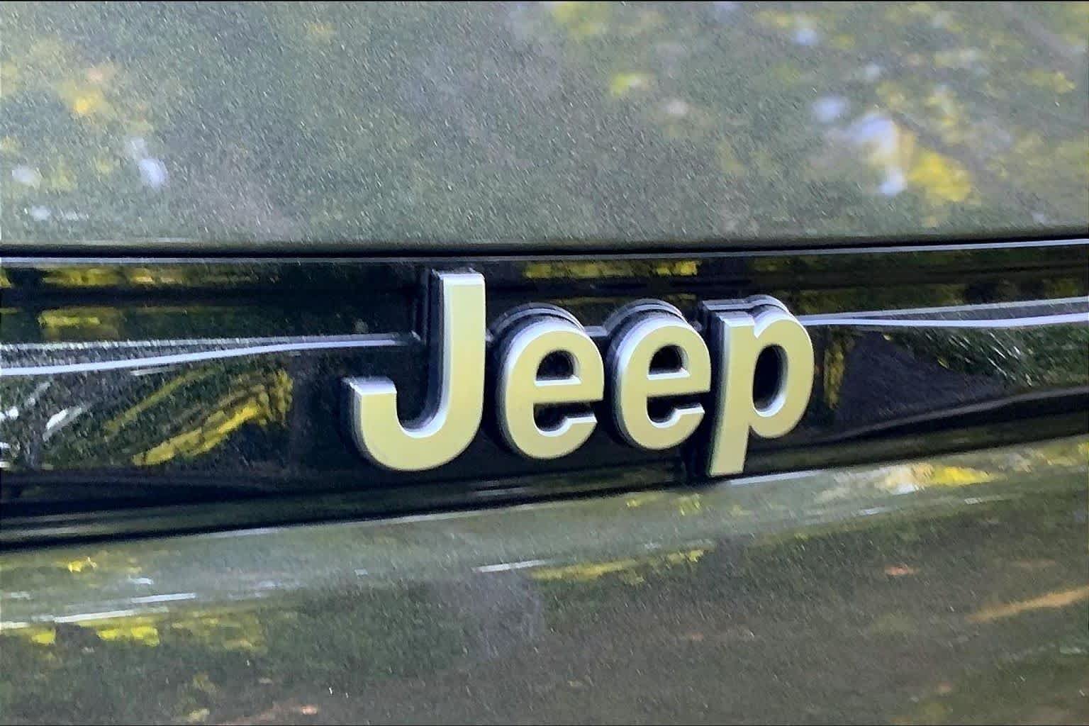 Used 2023 Baltic Gray Metallic Clearcoat Jeep Summit image 30