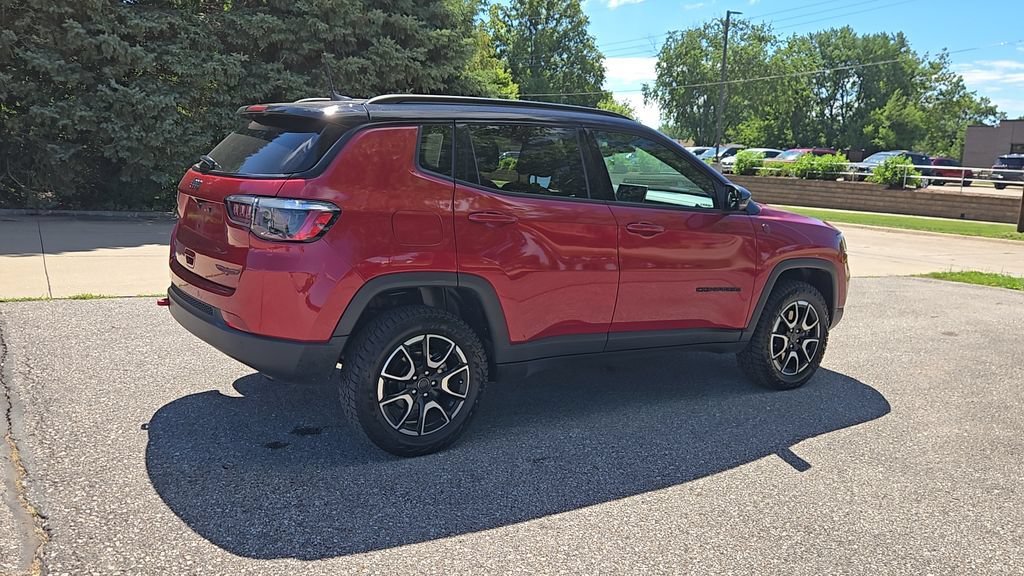Used 2025 Red Hot Pearlcoat Jeep Trailhawk image 36