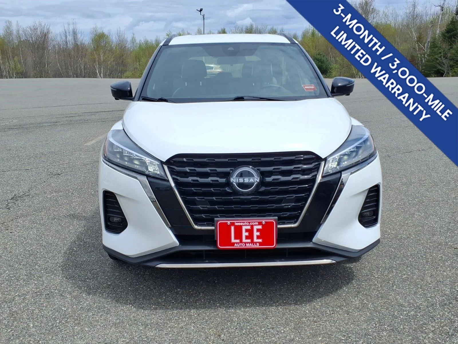 Used 2024 Aspen White Nissan SR image 2