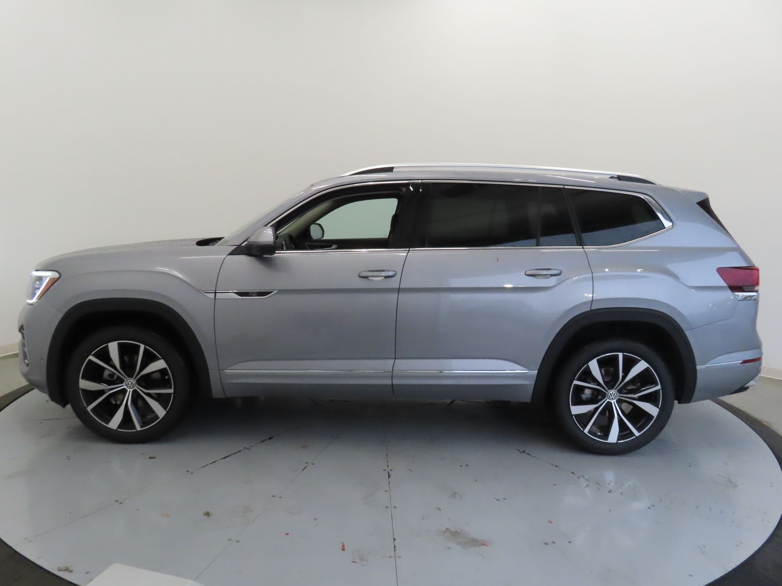 New 2026 Silver Volkswagen 2.0T SEL Premium R-Line image 7