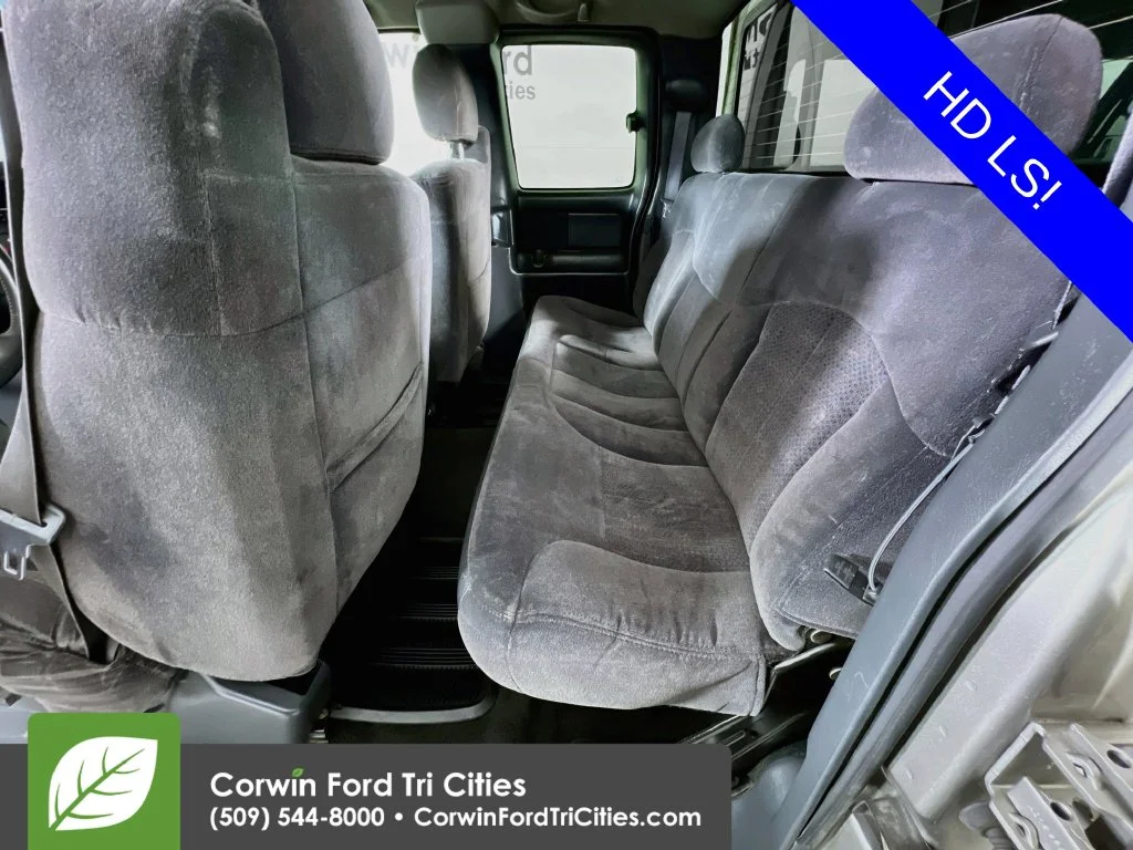 Used 2000 White Chevrolet LS image 23