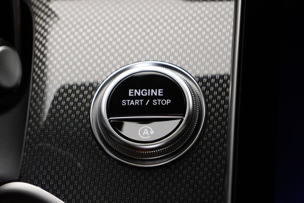 Used 2026 Obsidian Black Metallic Mercedes-Benz GLC 300 image 28