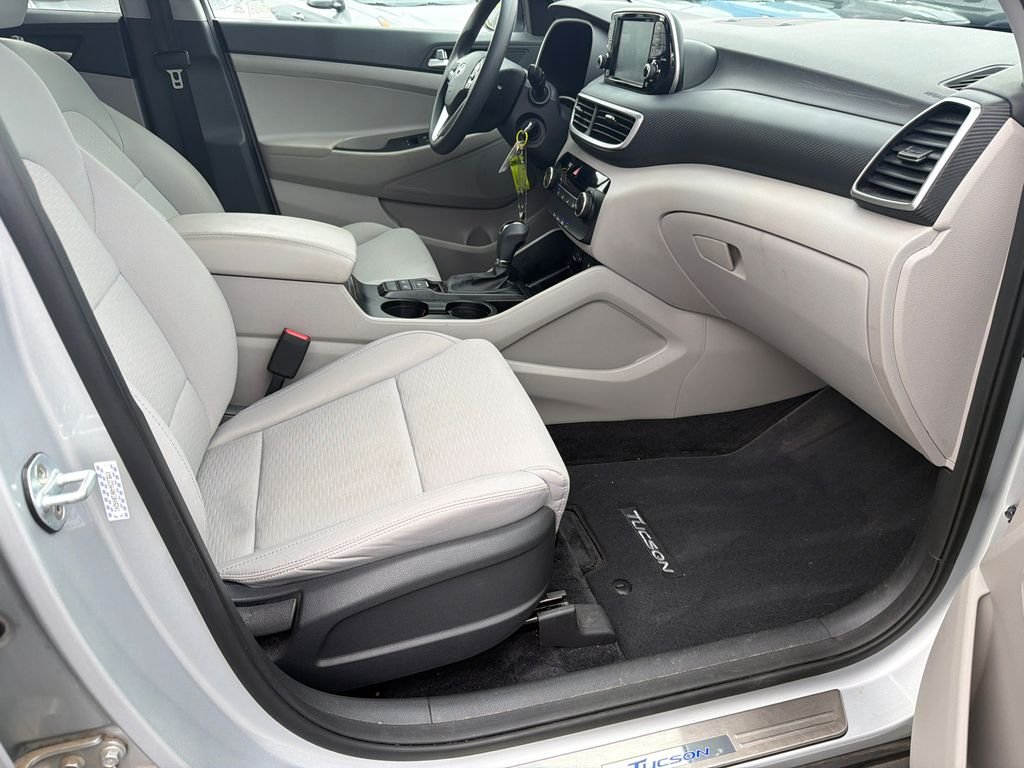 Used 2019 Silver Hyundai SE image 13