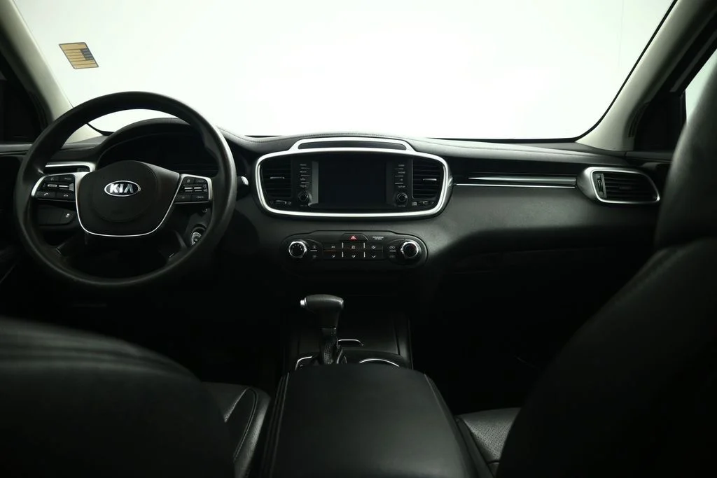 Used 2020 White Kia LX image 38