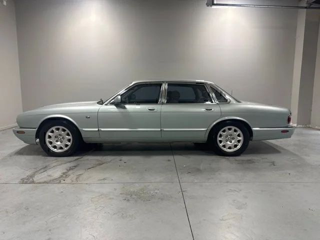 Used 2000 Gold Jaguar Base image 10