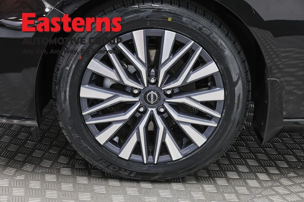 Used 2023 Black Nissan 2.5 SV image 32