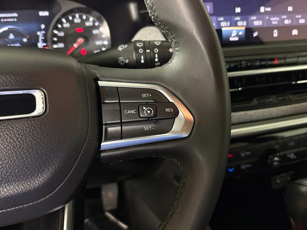 Used 2024 White Jeep Latitude image 19
