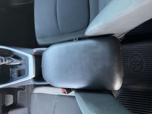 2025 Toyota RAV4 LE - Photo 24