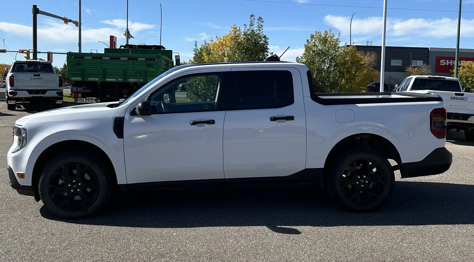 Used 2025 White Ford XLT SuperCrew   AWD image 2