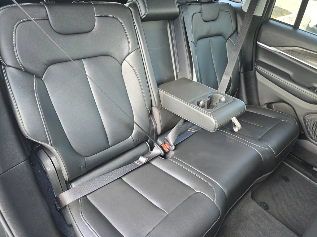 Used 2024 Rocky Mountain Pearlcoat Jeep Limited image 5