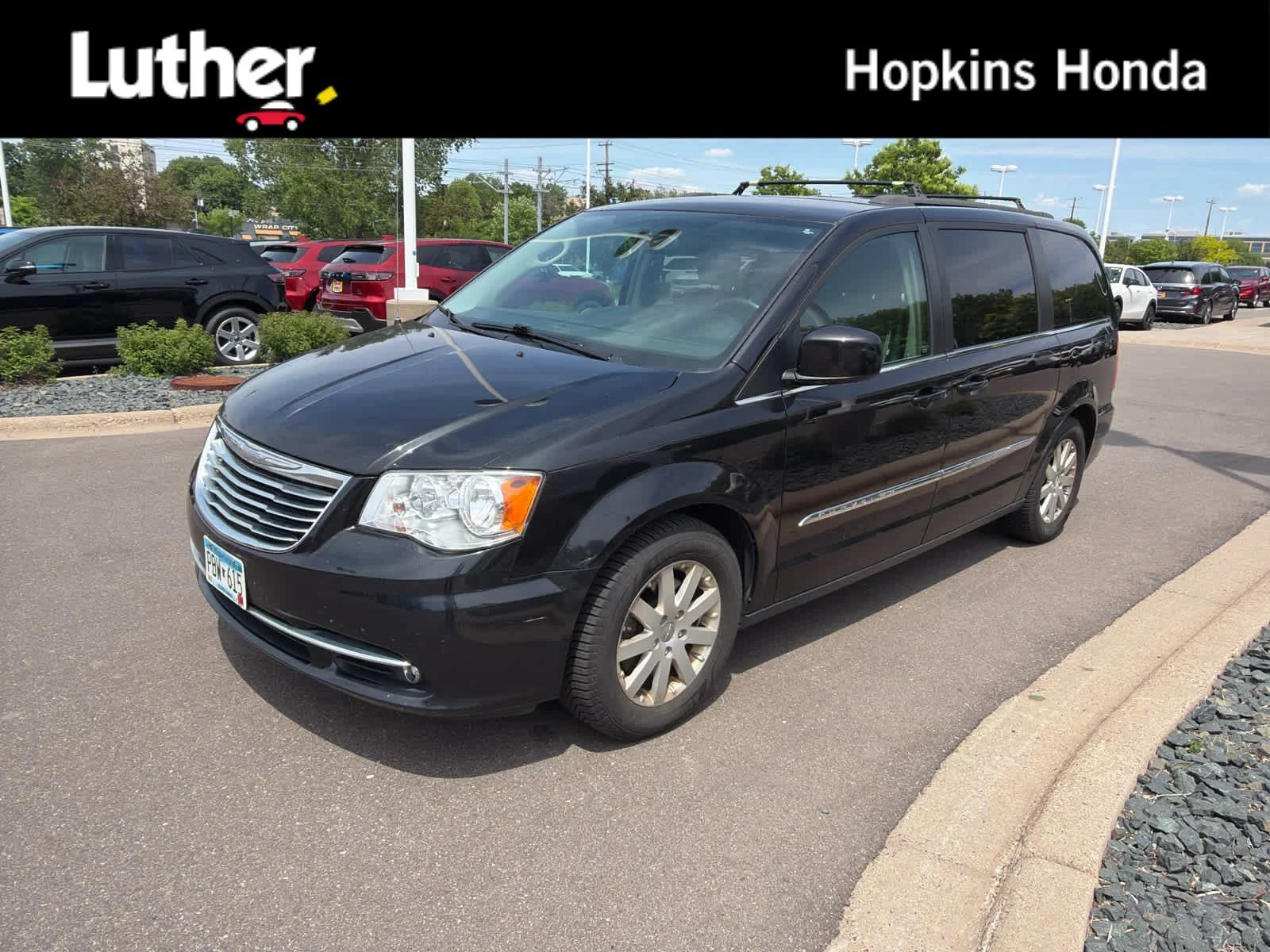 2016 Chrysler Town & Country Touring's photo