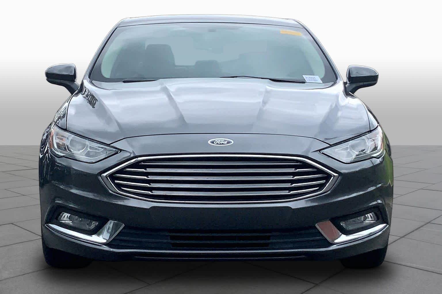 Pre-Owned 2018 Ford Fusion SE