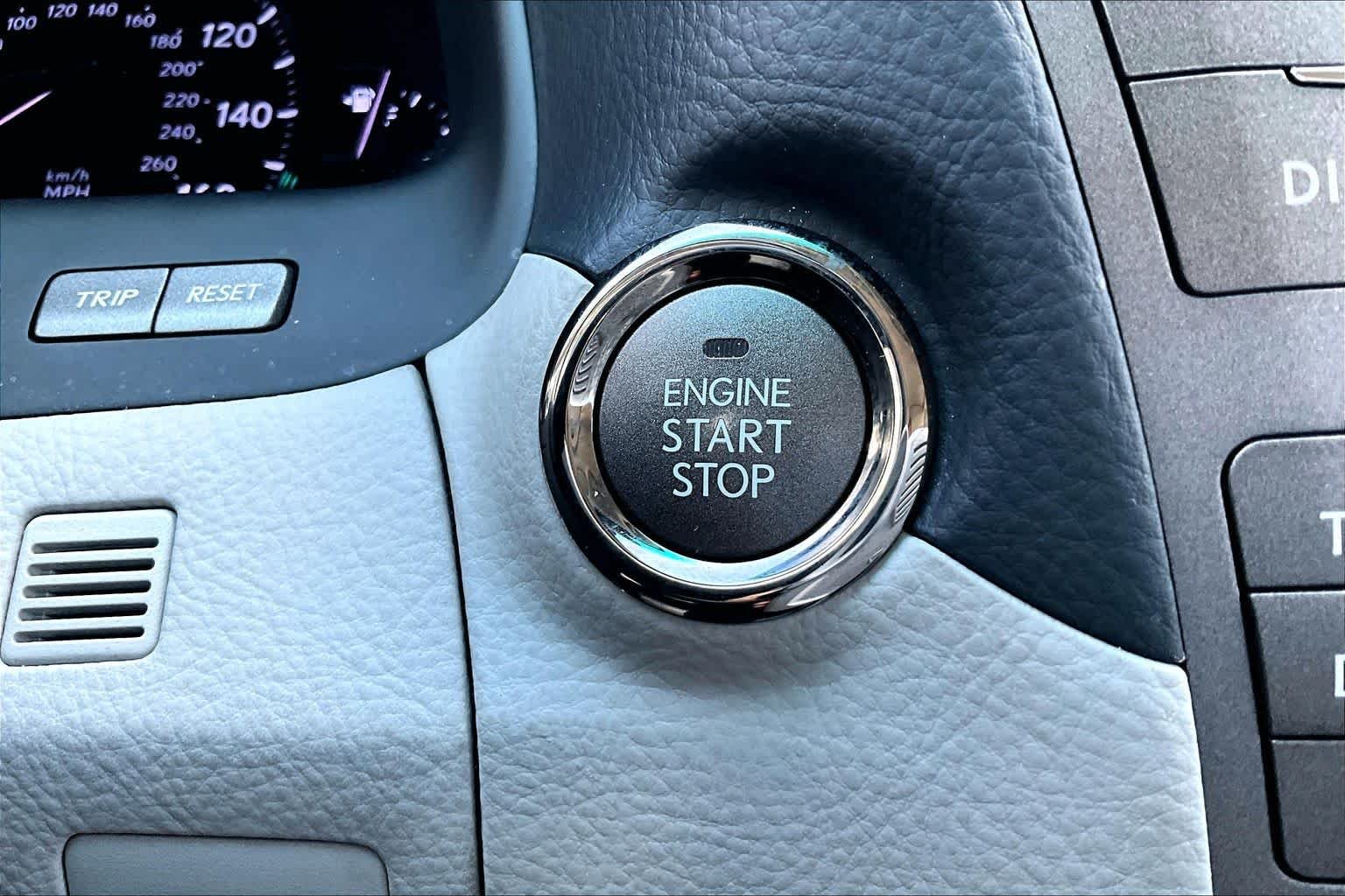 Used 2012 Obsidian Lexus  image 32