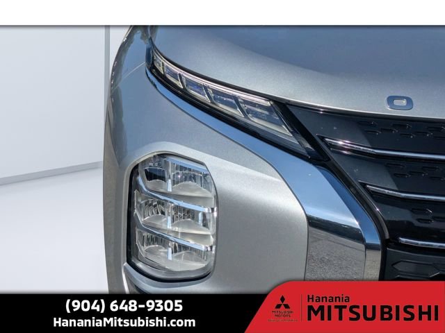 Used 2023 Silver Mitsubishi SE Special Edition image 9