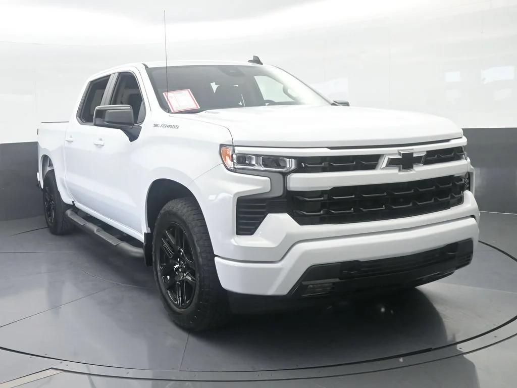 Used 2026 Summit White Chevrolet RST image 9