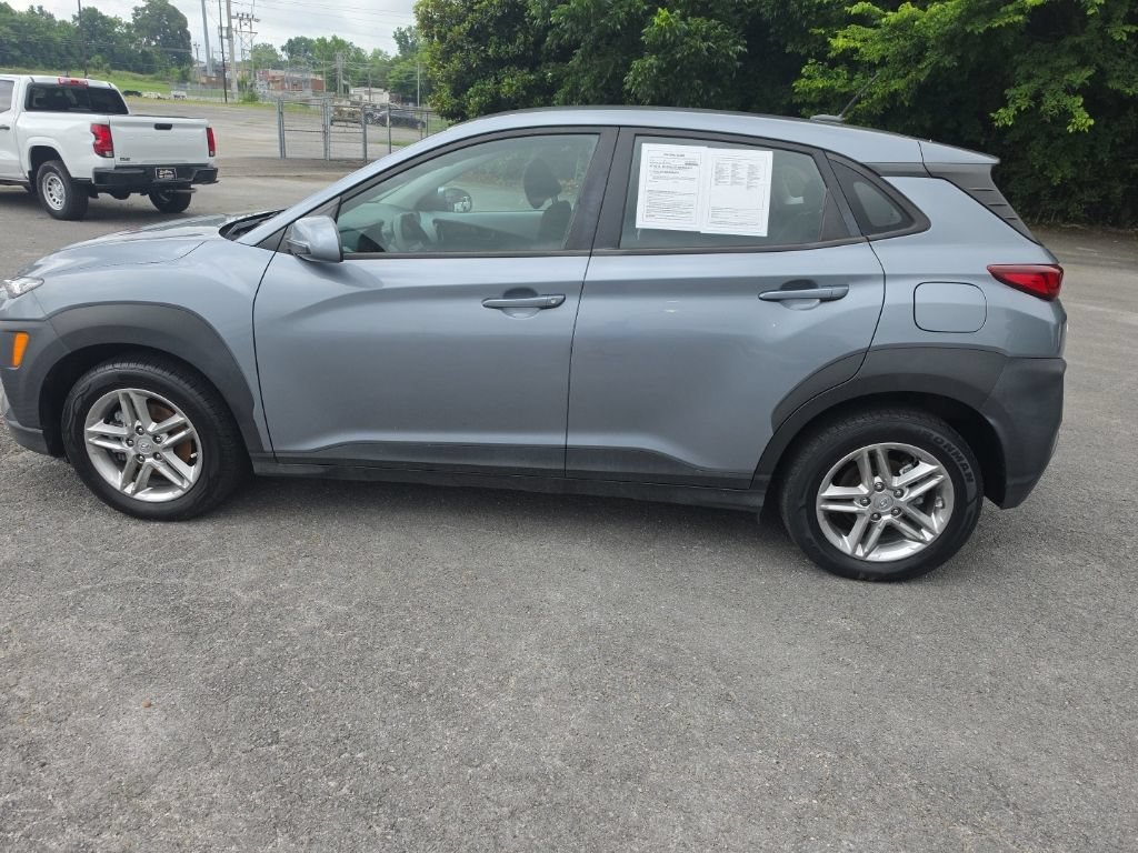 Used 2021 Silver Hyundai SE image 7