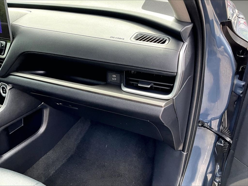 Used 2025 White Toyota XLE image 13