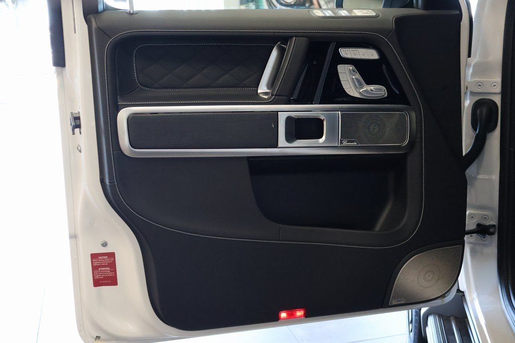 New 2027 MANUFAKTUR Moonlight White Metallic Mercedes-Benz AMG® G 63 SUV image 7