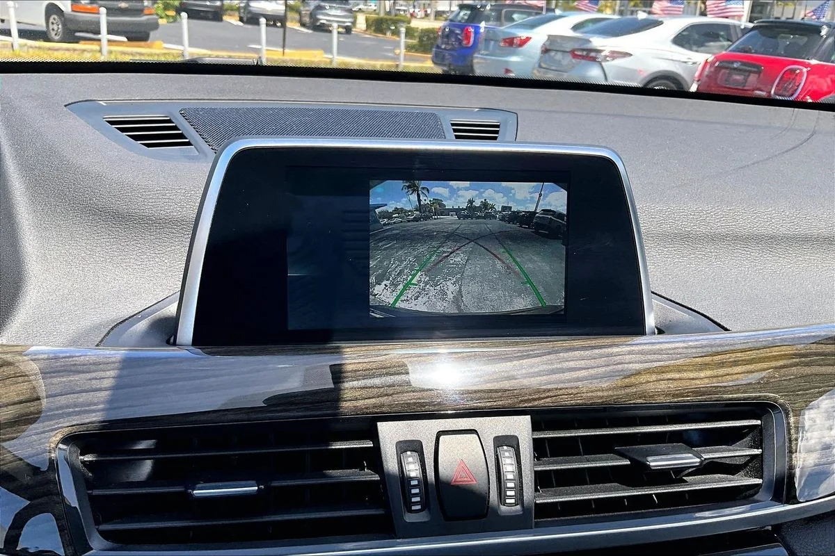 Used 2018 Green BMW xDrive28i image 14