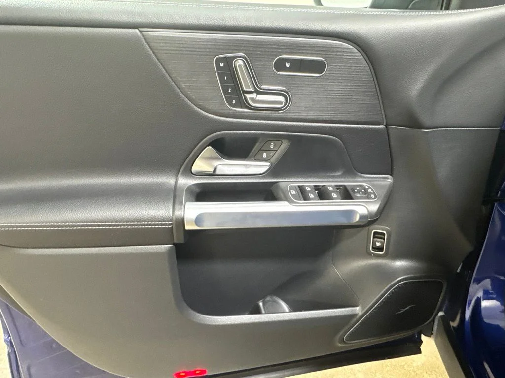 Used 2023 Galaxy Blue Metallic Mercedes-Benz GLB 250 image 17