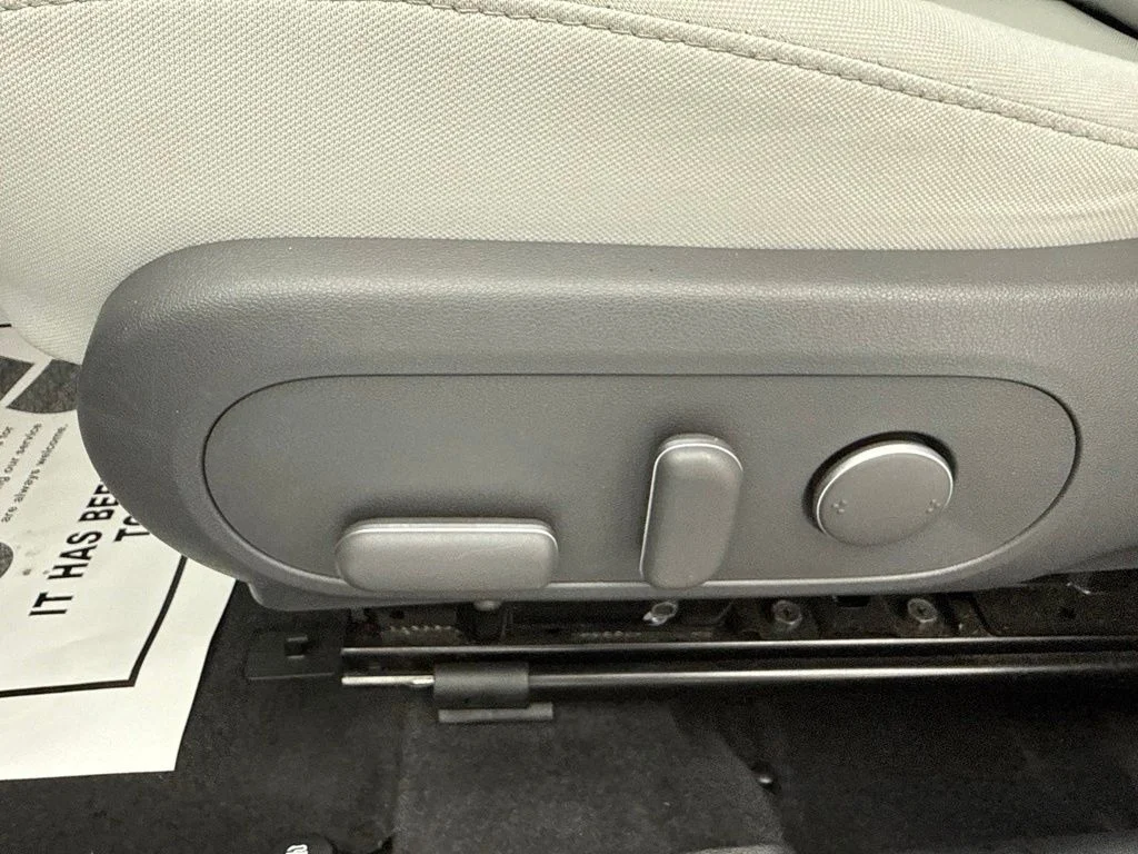 Used 2024 Gray Hyundai SEL image 18