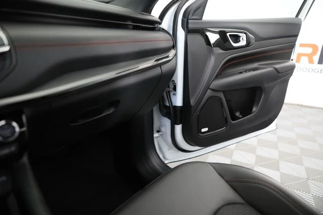 New 2026 Bright White Clear-Coat Exterior Paint Jeep Trailhawk image 17