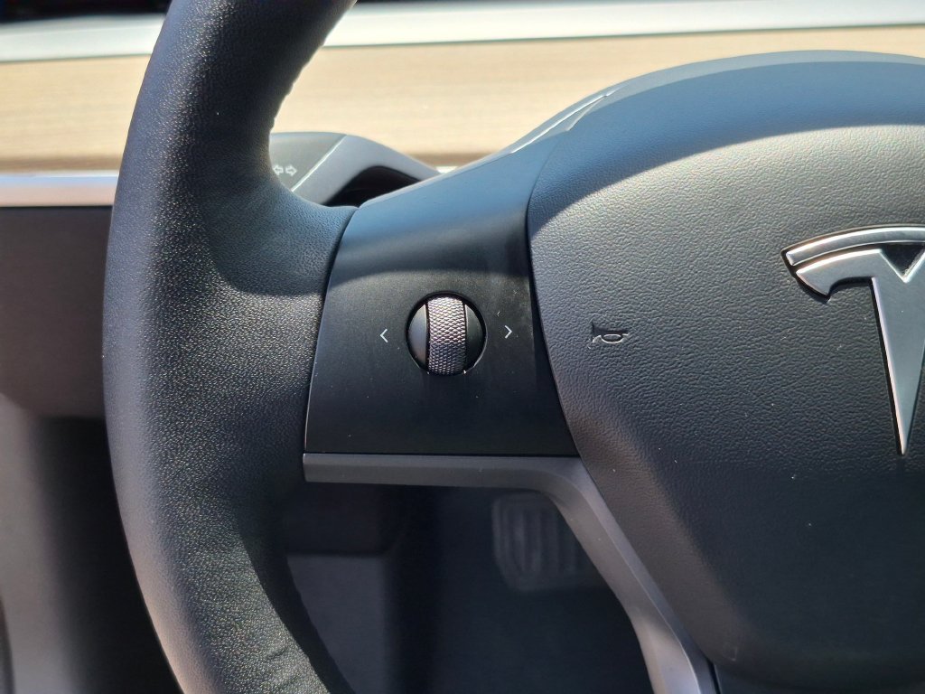 Used 2022 Red Tesla Long Range image 15