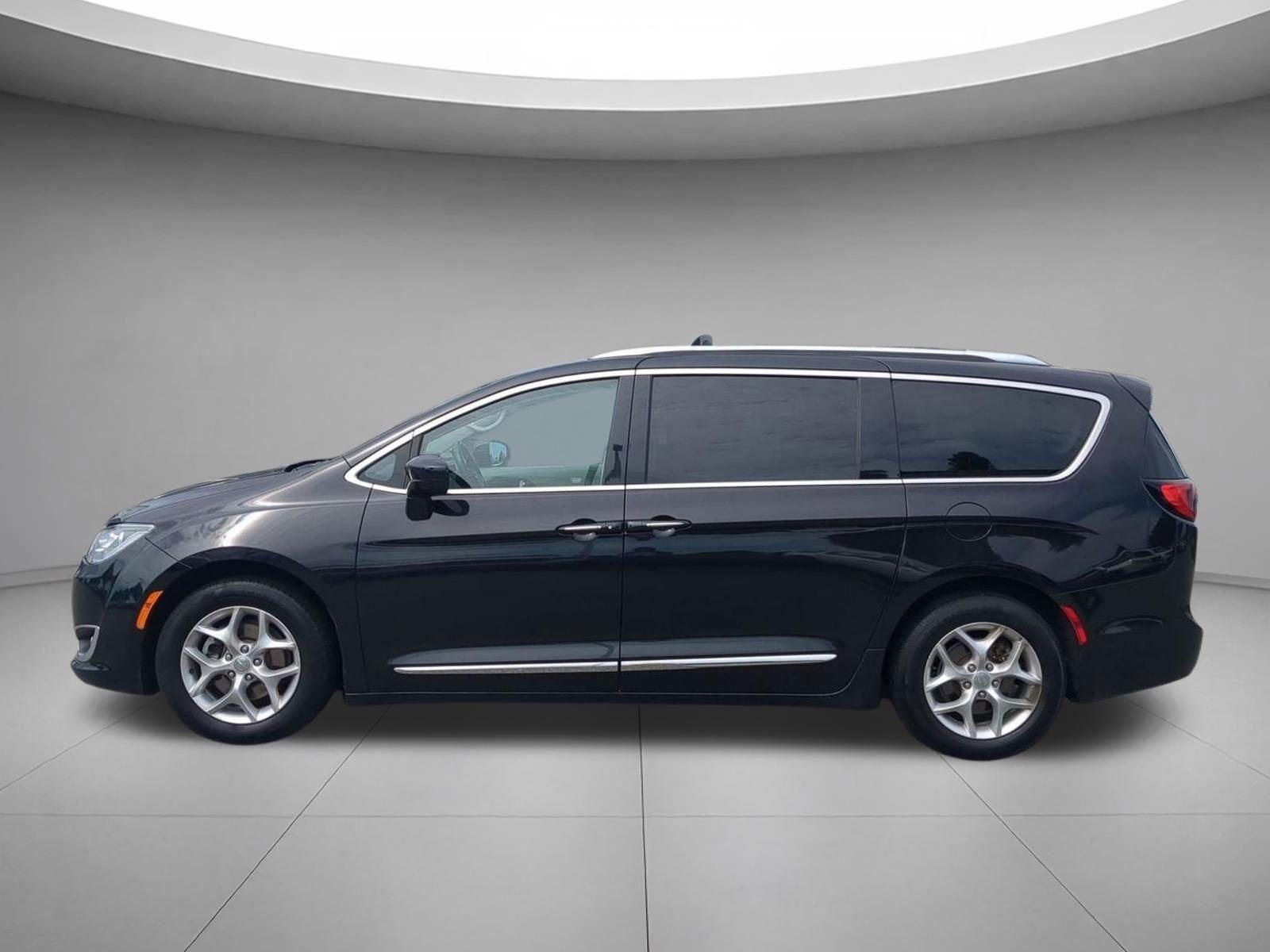 Used 2018 Brilliant Black Crystal Pearlcoat Chrysler Touring L Plus image 2