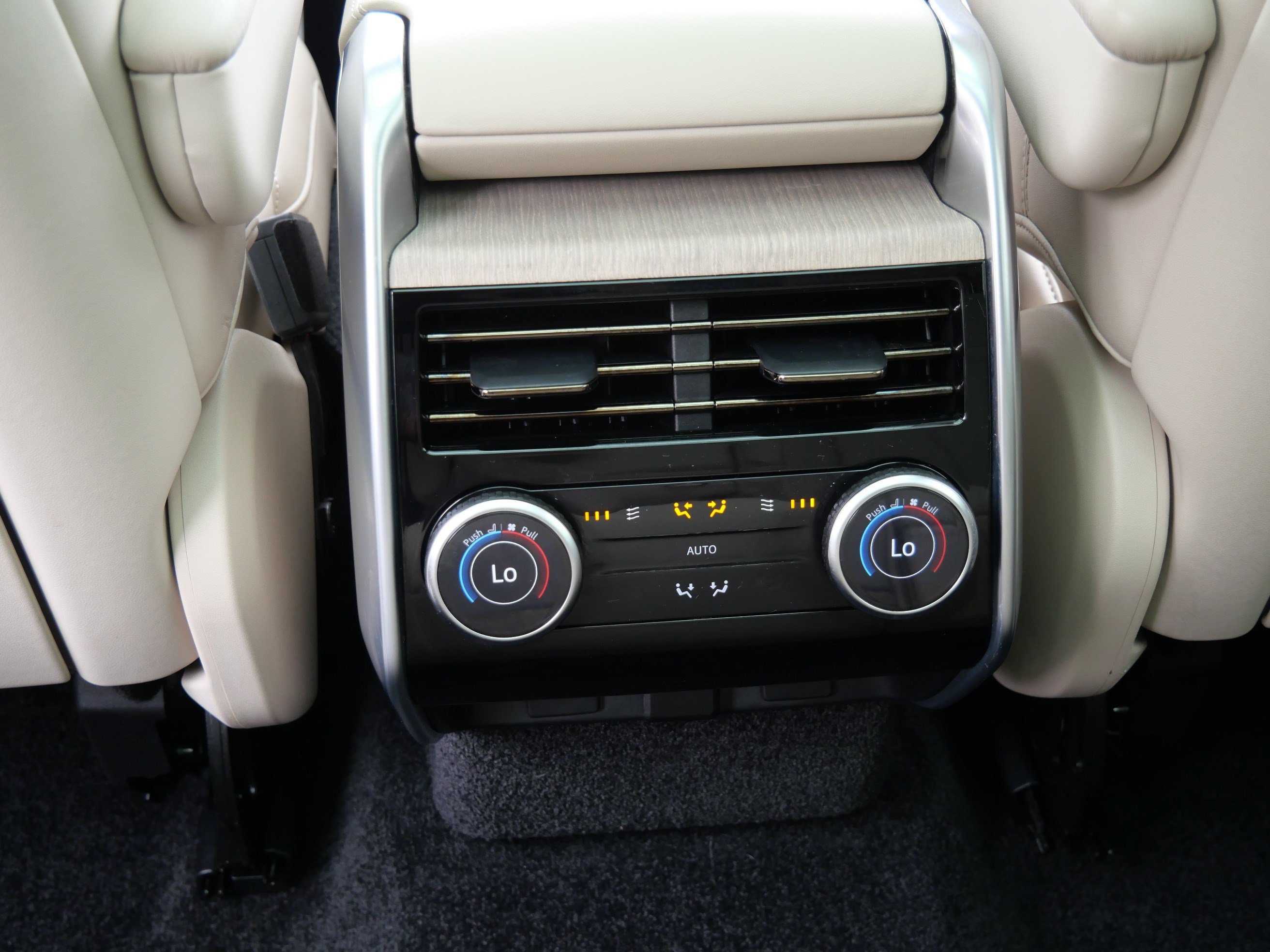 Used 2023 Portofino Blue Metallic Land Rover SE image 18