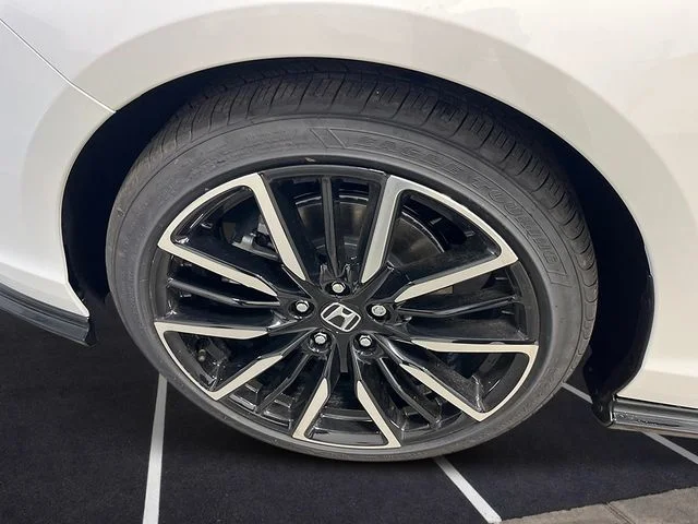 New 2026 Platinum White Pearl Honda Touring image 11