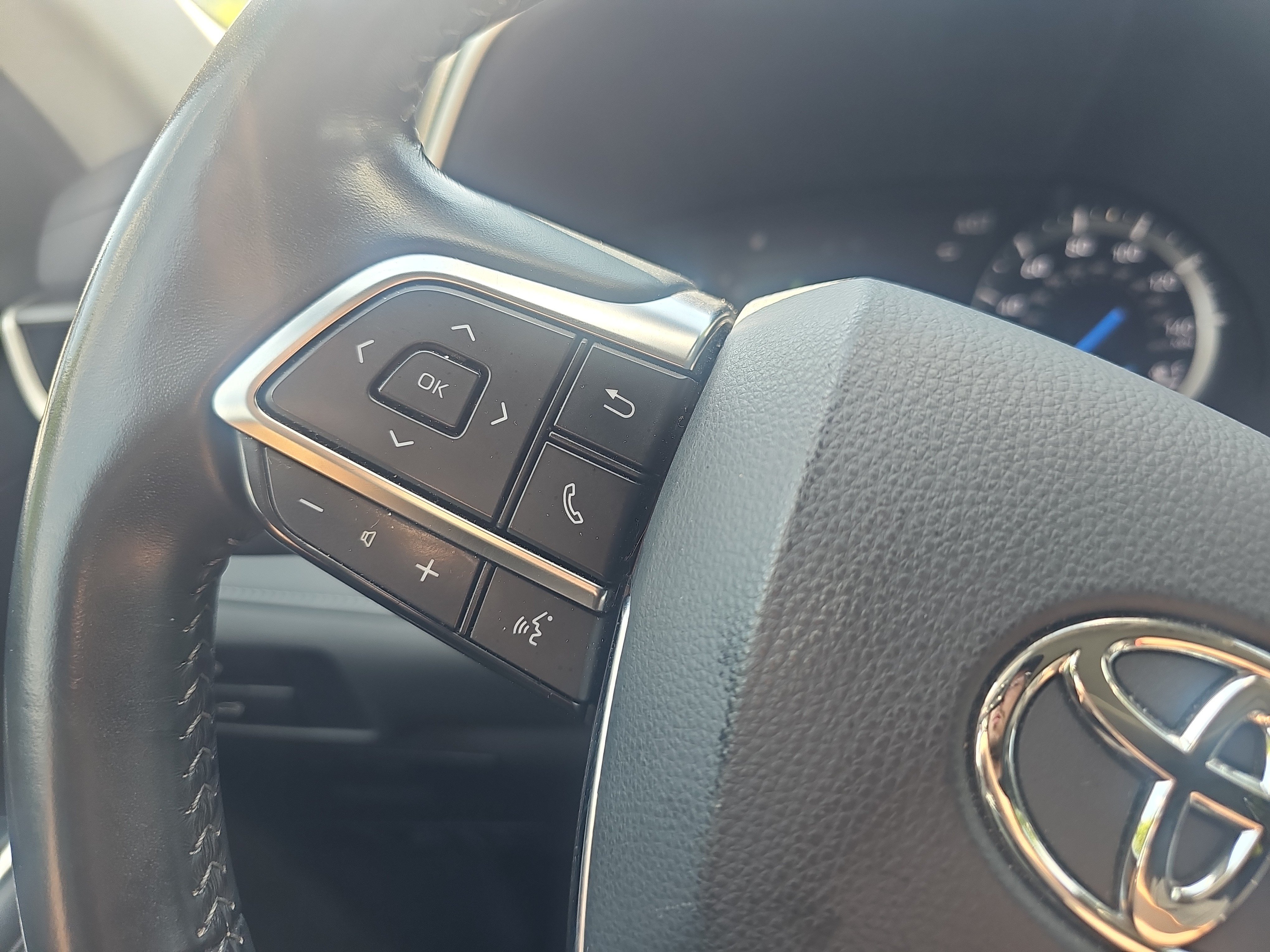 Used 2021 Blizzard Pearl Toyota Hybrid XLE image 20