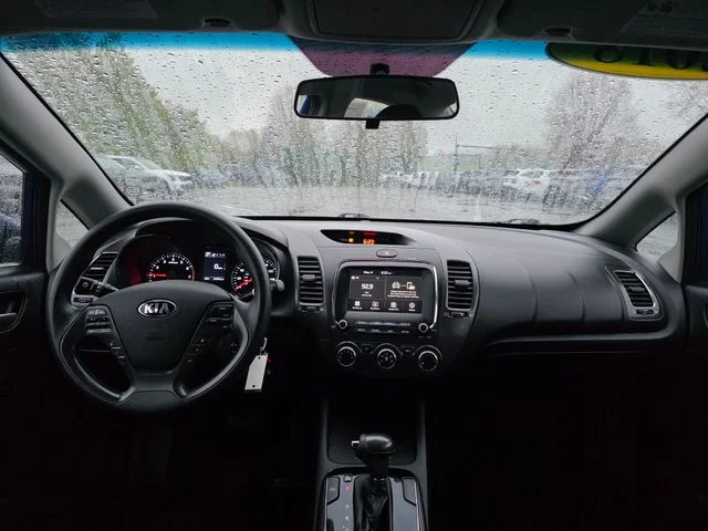 Used 2018 Deep Sea Blue Kia LX image 18